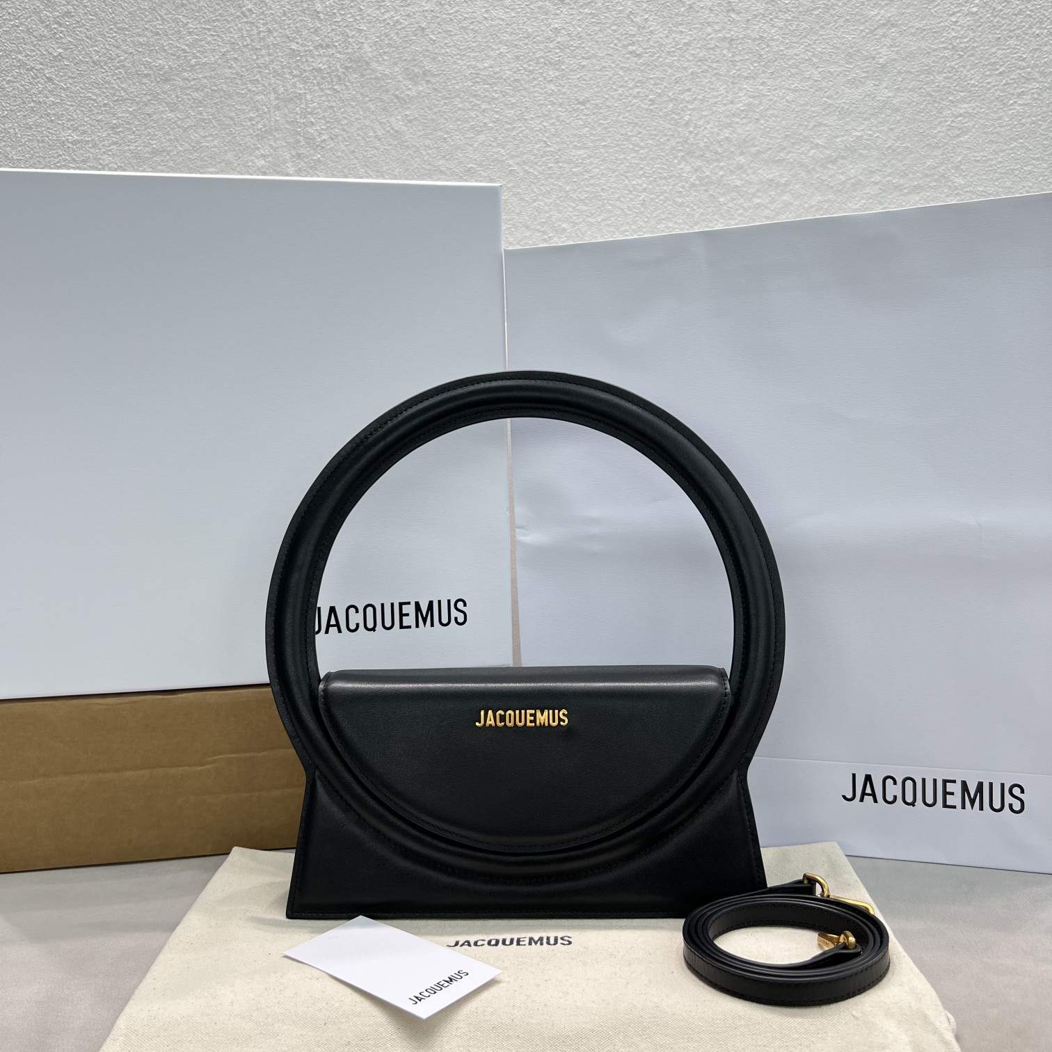 Jacquemus_Le_sac_Rond_Ha